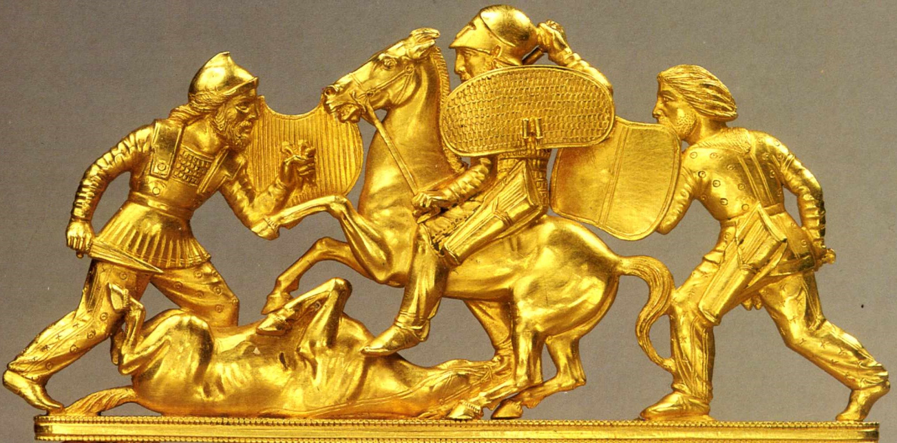 Skytský zlatý hřeben s vyobrazením bitevní scény, z kurganu Solokha, 430-390 před Kristem<br />
(foto: Levan Ramishvilli)